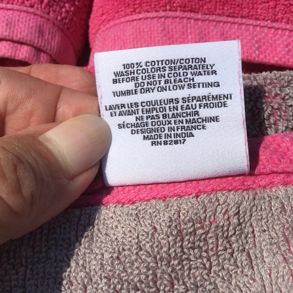 Lacoste🐊4 Bath & 1 Hand Towel Bundle Pink & Grey 🐊 Logo - Picture 2 of 11